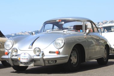 Napoli, Campania / İtalya - 30 Haziran 2016: Sergi Porsche 911 otomobili Napoli'de açık havada, Haziran 30, 2016. İtalya, Avrupa.