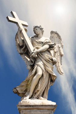 Bernini 'nin heykeli İtalya, Roma' daki Saint Angelo Kalesi 'nden önce Sant' Angelo köprüsü boyunca uzanıyor.. 
