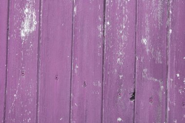 Mor boyalı ve dağınık ahşap tahtalardan oluşan eski bir arka plan.