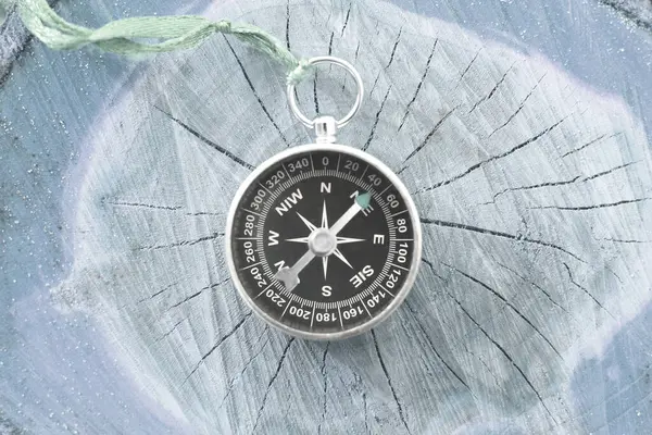 Rund Kompass Naturlig Bakgrund Som Symbol För Turism Med Kompass — Stockfoto