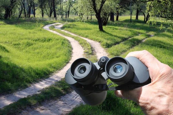 Hand Man Binoculars His Hand Background Summer Landscape Green Summer — Stock Photo, Image