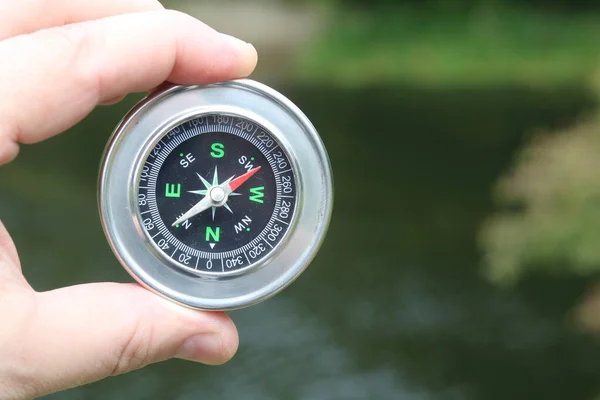 Classic Navigation Compass Hand Summer River Symbol Tourism Compass Travel — Stock Photo, Image