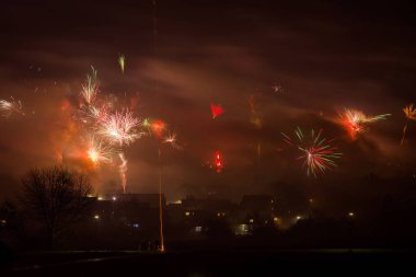 Yeni yıl havai fişek gece yarısı 2019