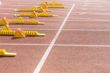 atletik stadyumda başlangıç hattı