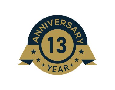 Altın rengi 13 'üncü yıl dönümü rozeti, beyaz arka planda altın izole edilmiş yıldönümü logosu.