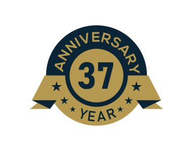Altından 37 yıl yıldönümü rozeti, beyaz arka planda altın izole edilmiş yıldönümü logosu.