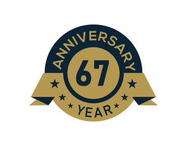 Altmış yedi yıllık yıldönümü rozeti ve beyaz arka planda altın izole edilmiş yıldönümü logosu.
