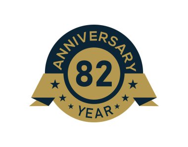 Altından 82 yıllık yıldönümü rozeti ve beyaz arka planda altın izole edilmiş yıldönümü logosu.