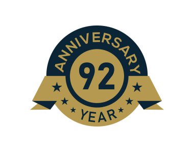 Altından 92 yıllık yıldönümü rozeti ve beyaz arka planda altın izole edilmiş yıldönümü logosu.