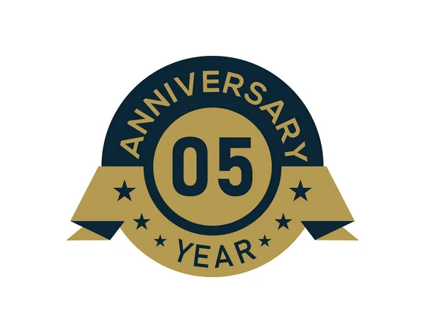 Altıncı yıl dönümü rozeti, afiş resmi, yıl dönümü logosu beyaz arka planda altın izole