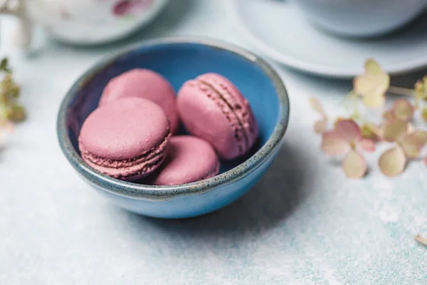 Pink macaroons on a blue plate — Stock Photo, Image