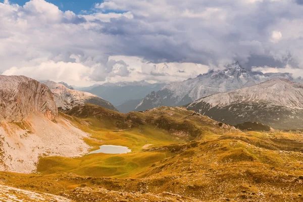 Vista Panorámica Los Dolomitas Italianos Soleado Día Otoño —  Fotos de Stock
