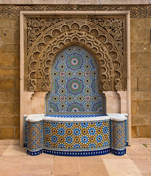 Марокко оформлені фонтан з мозаїчною плиткою в місті Rabat — стокове фото