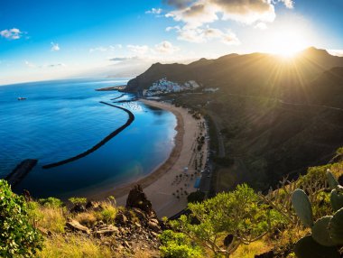 Panoramik plaj Las Teresitas Tenerife