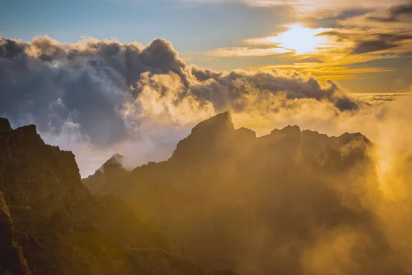 Atemberaubende Sonnenuntergang Landschaft Blick Maska Canyon in ländlichen Park teno auf Teneriffa Insel Spanien — Stockfoto