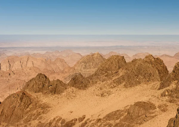 Paisaje árido del desierto de oro Sinaí, Egipto —  Fotos de Stock