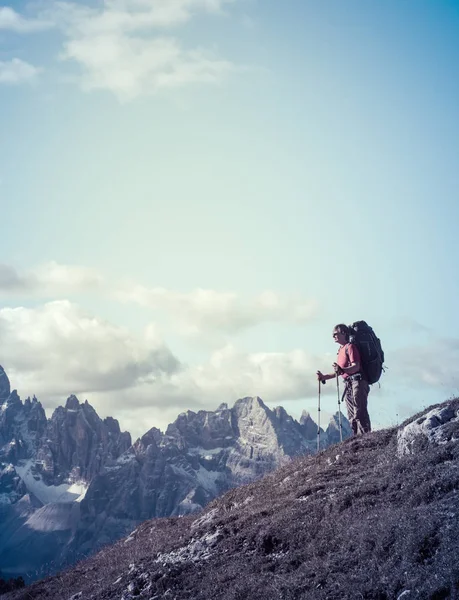 Hiker in front of Alps mountains — Stock Photo, Image