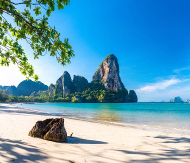 Cennet Railay beach deniz ve kireçtaşı Krabi Thailand