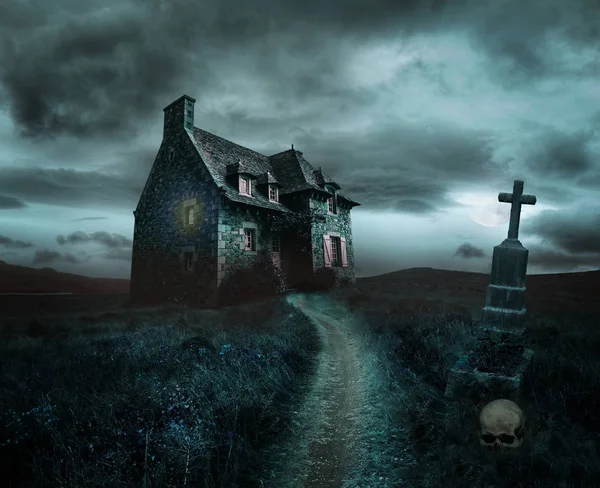Cadılar Bayramı arka plan eski ev ile — Stok fotoğraf