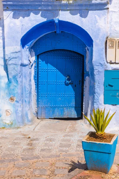 Chefchaouen bleu ville rue avec escalier Maroc — Photo