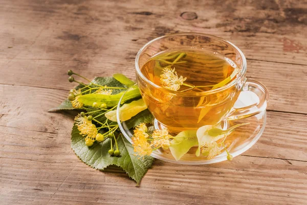 Чашка Зеленого Чая Липы Деревянном Фоне — стоковое фото
