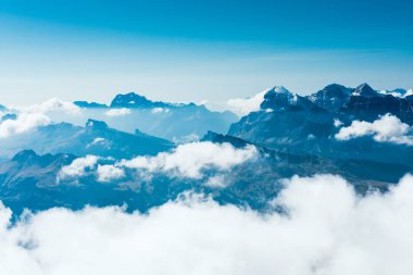 Siluetleri bulutlar Dolomites Alps İtalya en Dağı