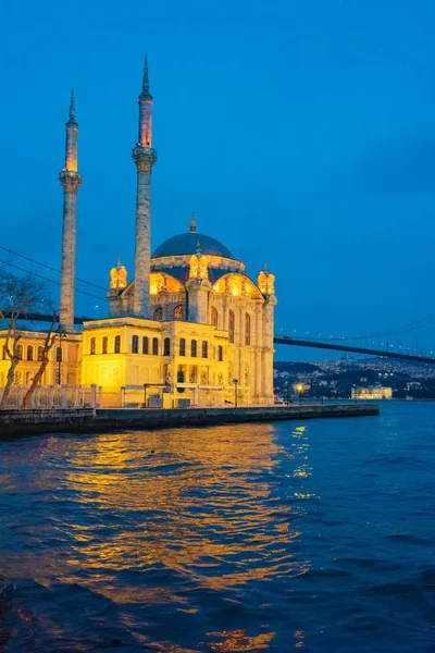 Istanbul Ortakoy Mosque and Bosphorus Bridge — Stock Photo, Image