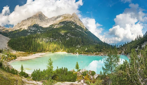ソラピス湖の素晴らしい景色｜Lago di Sorapis Dolomites, Italy — ストック写真