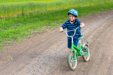 çocuk bisiklet kırsal manzara