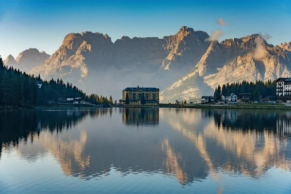 Sunset summer view of Misurina lake National Park Tre Cime di Lavaredo Dolomites — Stock Photo, Image