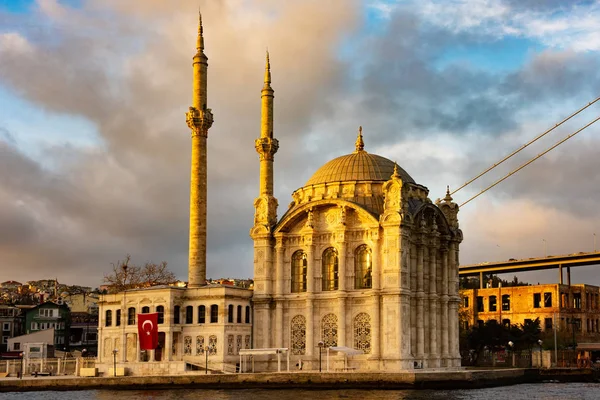 Istanbul Ortakoy Mosque and Bosphorus Bridge — Stock Photo, Image