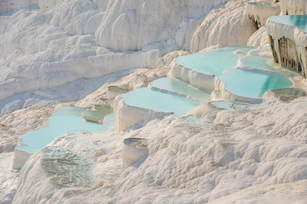 Pamukkale, naturlig pool med blått vatten, Turkiet — Stockfoto