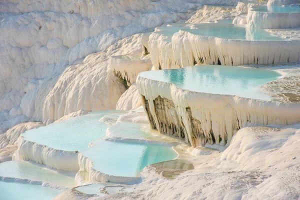 Pamukkale, mavi suyla doğal havuz, Türkiye — Stok fotoğraf