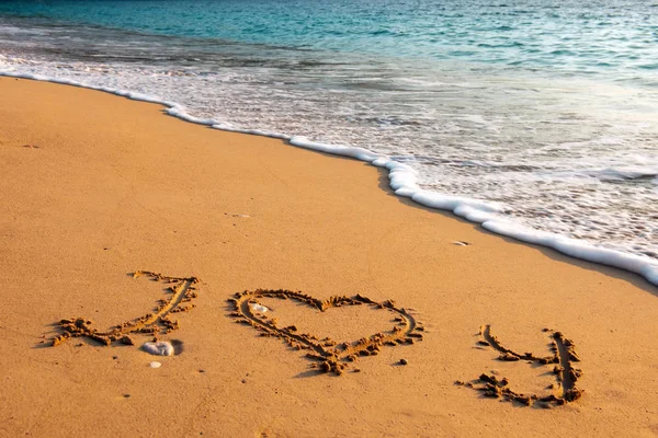Bericht dat ik hou van jou op zand strand — Stockfoto