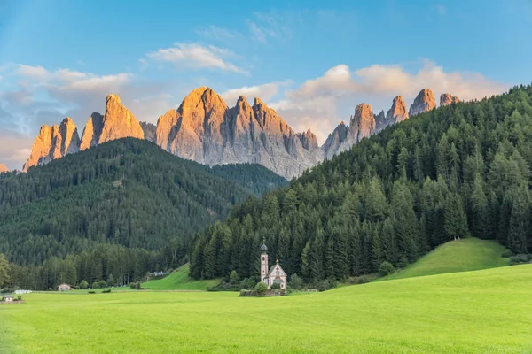 Église St Johann, Santa Maddalena Dolomites Italie Photos De Stock Libres De Droits