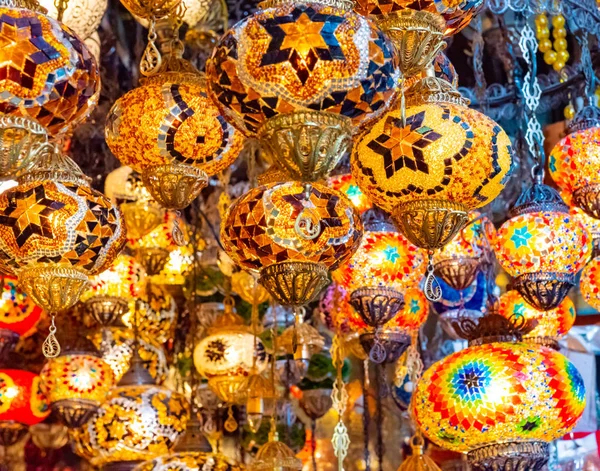 Lampade autentiche multicolori Grand Bazaar a Istanbul — Foto Stock