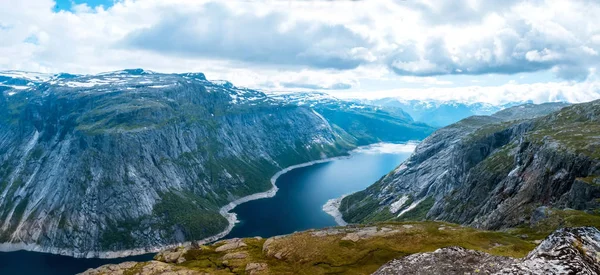 山湖ノルウェーに夏ビュー — ストック写真