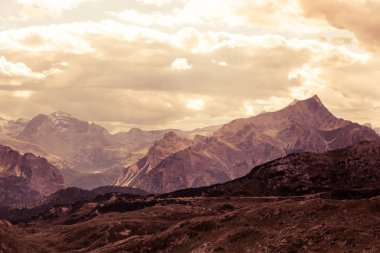 İtalyan Dolomites dağların panoramik görünüm