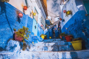 Mavi şehir Chefchaouen inanılmaz sokak görünümü. Yer: Chefchaouen, Fas, Afrika