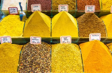 Kapalı Çarşı Istanbul Türkiye 'de Asya baharatları