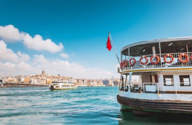 Golden Horn Körfezi ve Galata manzaralı feribot, Summer, Istanbul, Türkiye