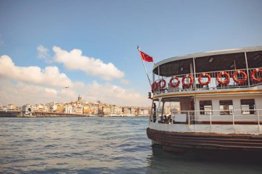 Golden Horn Körfezi ve Galata manzaralı feribot, Summer, Istanbul, Türkiye