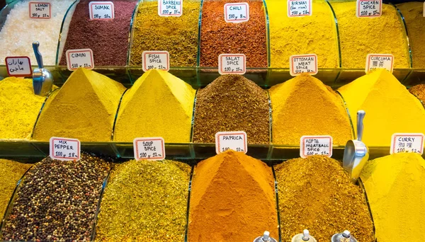 Kapalı Çarşı Istanbul Türkiye 'de Asya baharatları