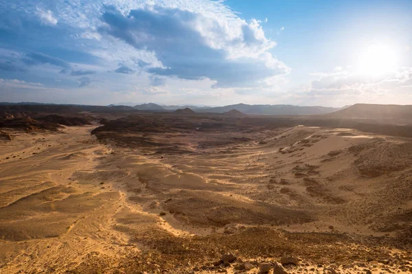 Deserto paisagem fundo conceito de aquecimento global — Fotografia de Stock