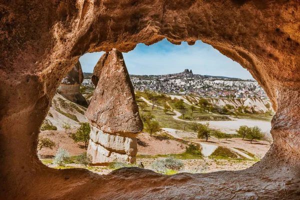Arch in limestone in Goreme National Park, Cappadocia — Stock Photo, Image