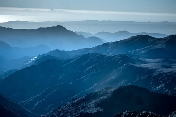 Blaue Nacht aride Wüstenlandschaft sinai, Ägypten — Stockfoto