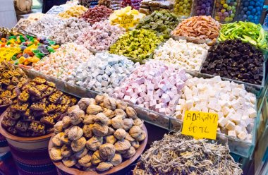 Türk lokumu tatlıları, meyveleri, fındıkları