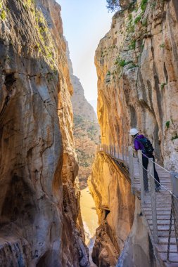 El Caminito del Rey 'deki turist bayanı Malaga, İspanya