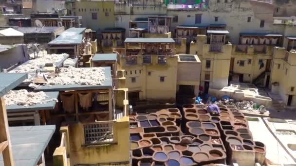 Panorama of traditional leather tannery Fez medina — Stock Video