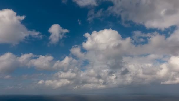 HD Time lapse of white summer clouds over ocean horizon — Stock Video